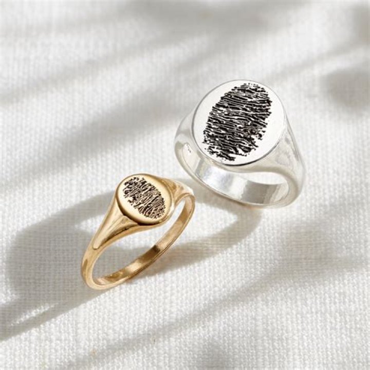 Are signet rings posh?