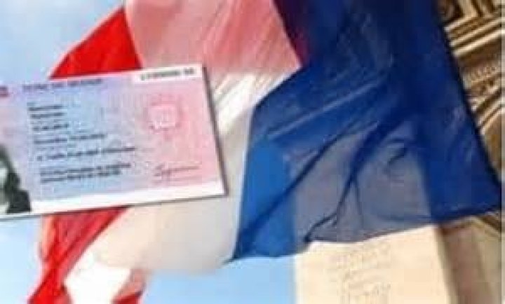 Can i work in france with a carte de sejour?