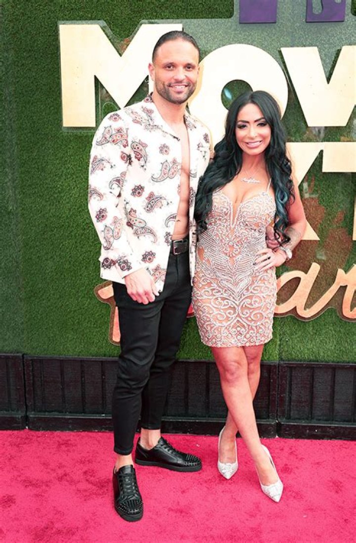 Did angelina and vinny get together?