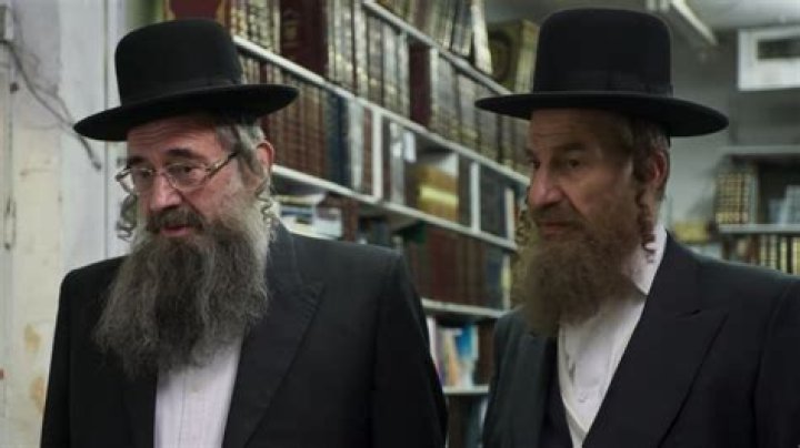 Do they speak yiddish in unorthodox?