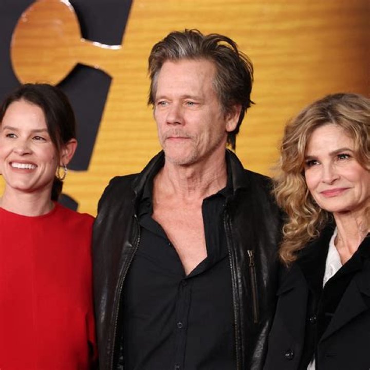 Does kyra sedgwick come from a wealthy family?
