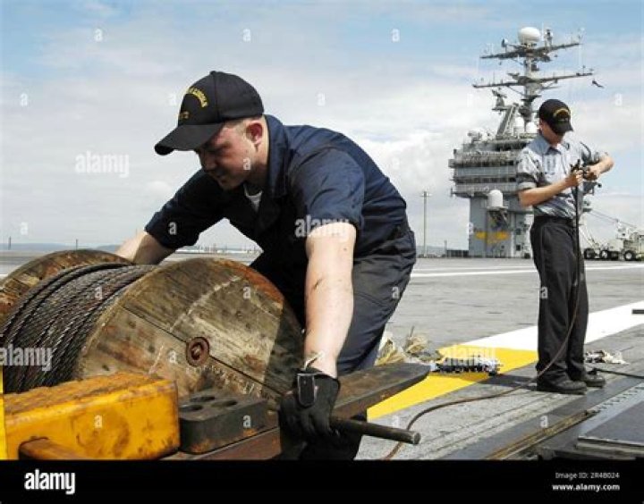How to pronounce boatswain mate?