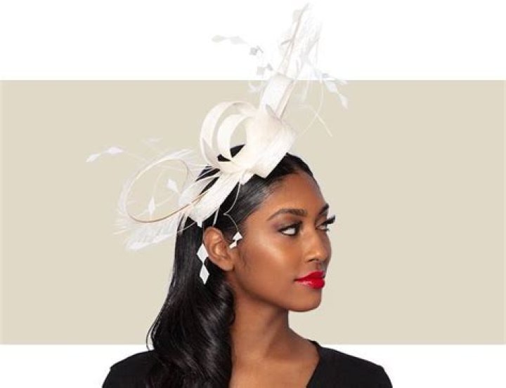 Should fascinator match dress or shoes?