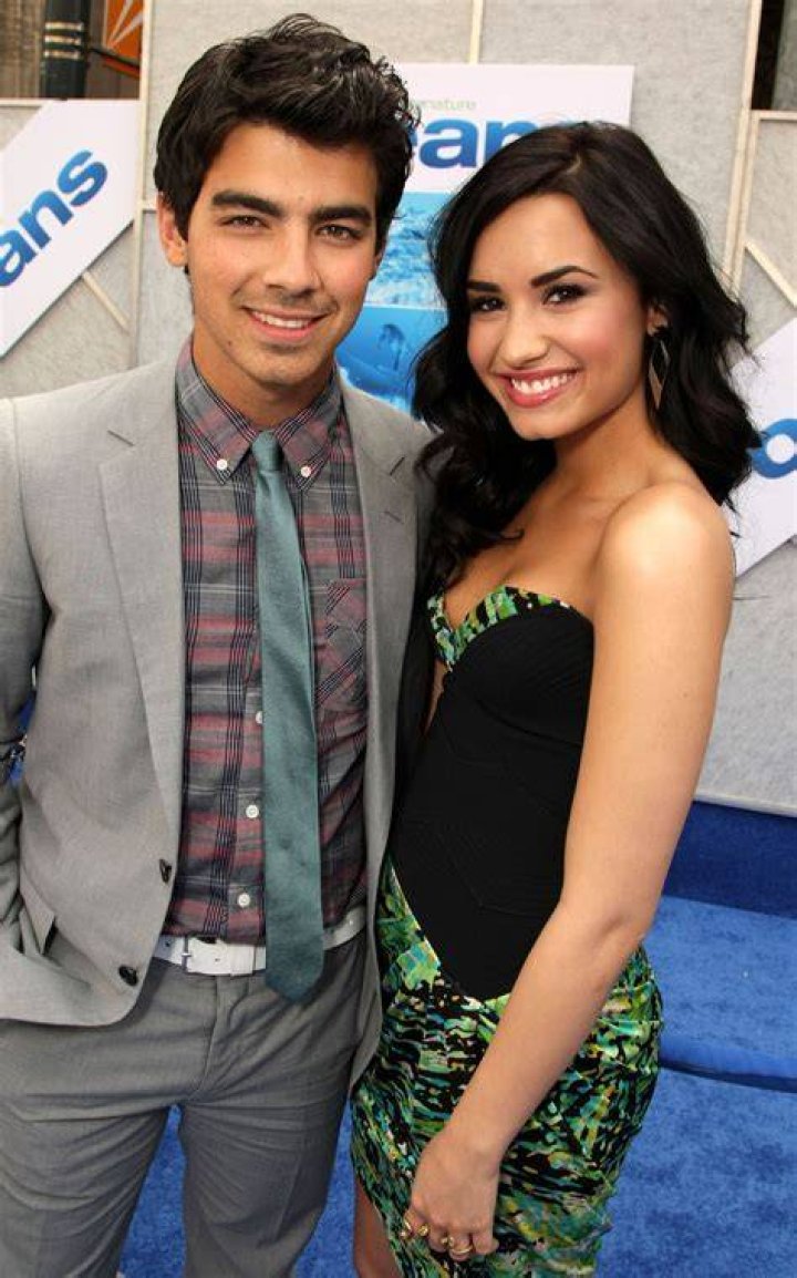 Were joe jonas and demi lovato dating?