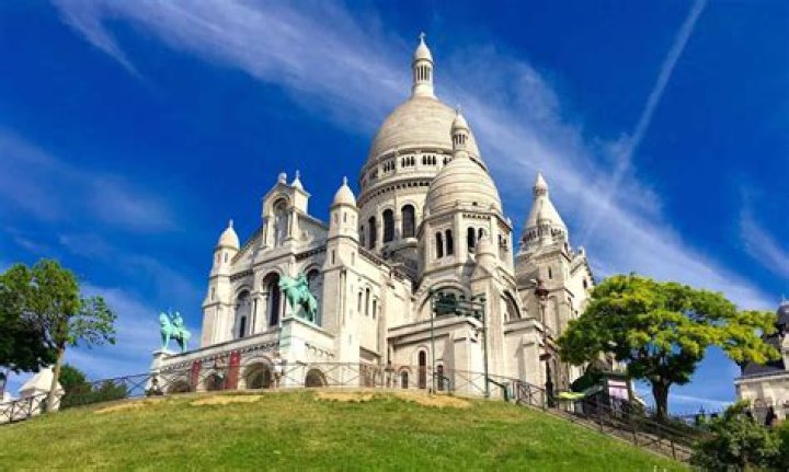 What arrondissement is sacre coeur in?