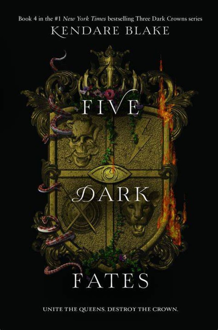 What happens to arsinoe in five dark fates?