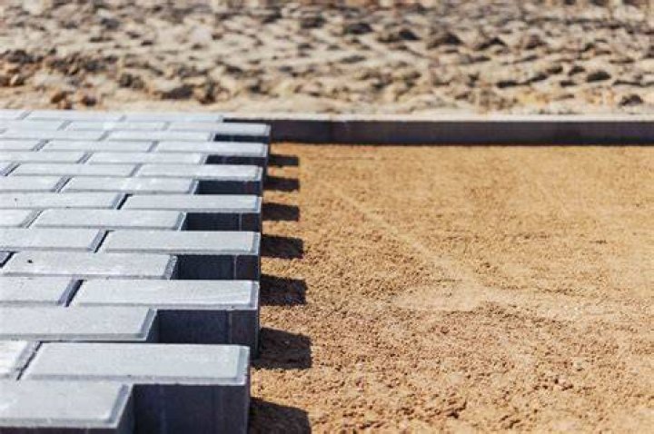 What kind of sand do you use for paving?