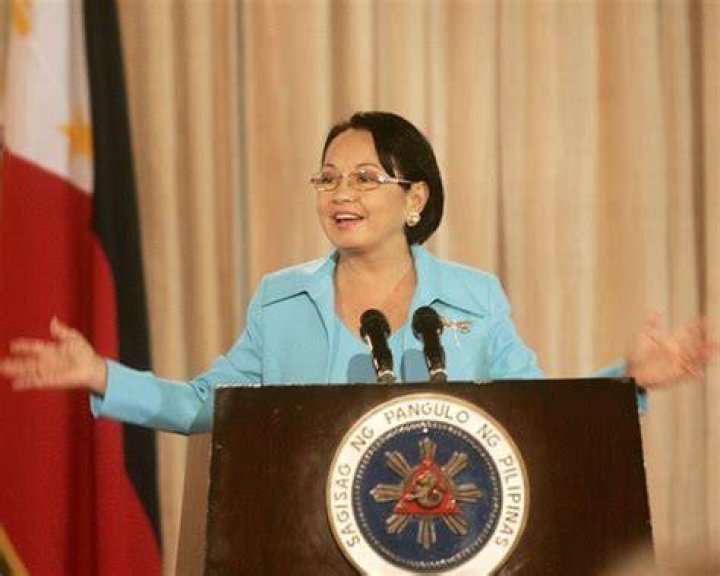 When did gloria arroyo became president?
