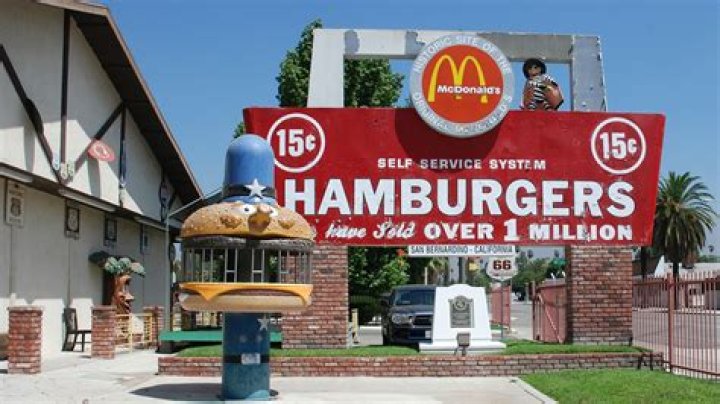 When did hamburgers become popular in america?