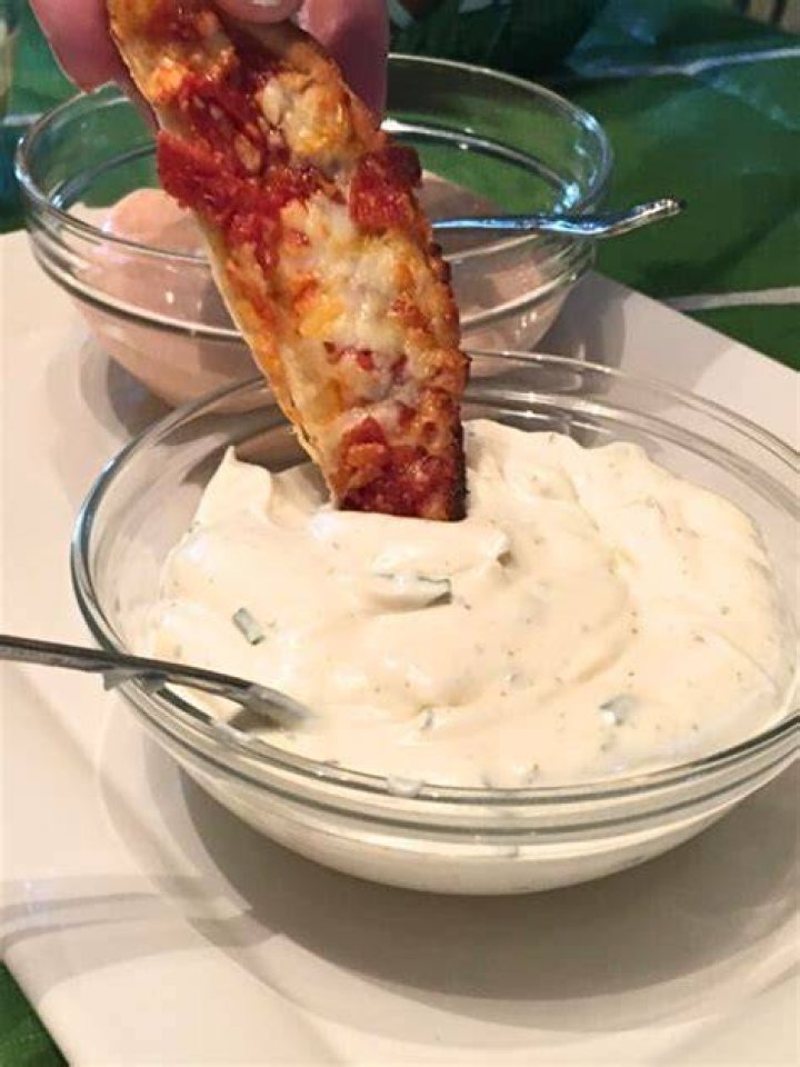Where did dipping pizza in ranch originate?