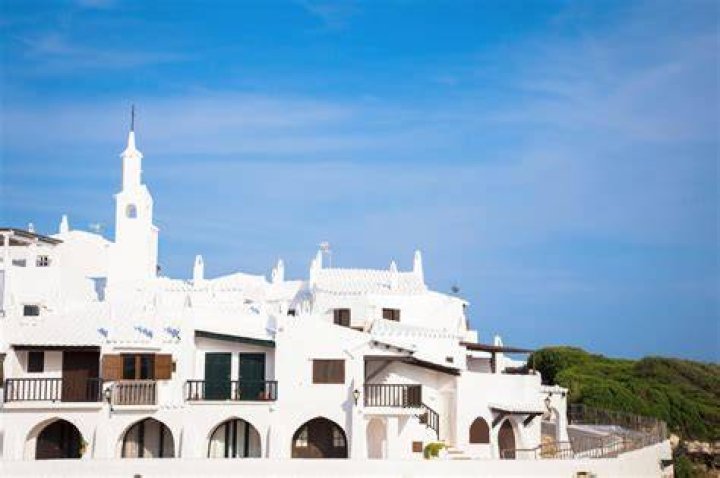 Who flies to menorca in winter?