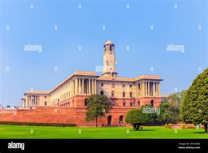 Who is cabinet secretariat?