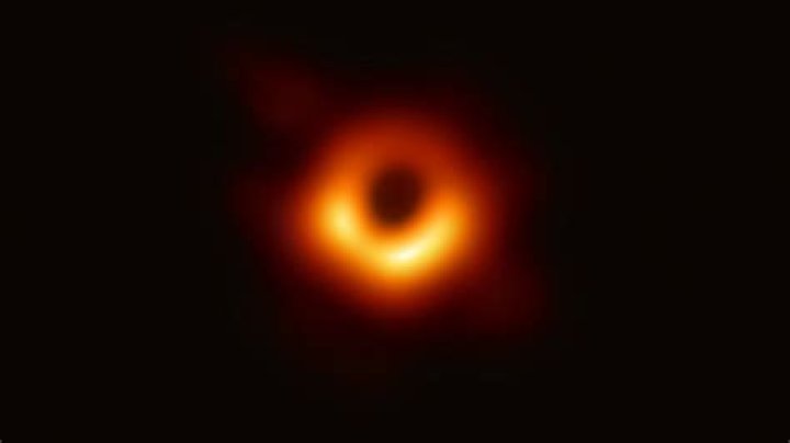 Who photographed the black hole?