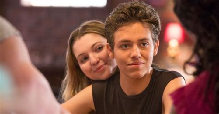 Whos carl's girlfriend on shameless?