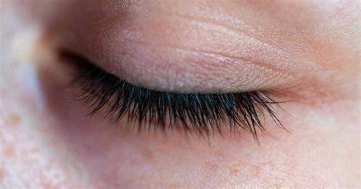 Why do fake eyelashes hurt my eyes?