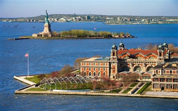 Why is ellis island an important u.s. landmark?